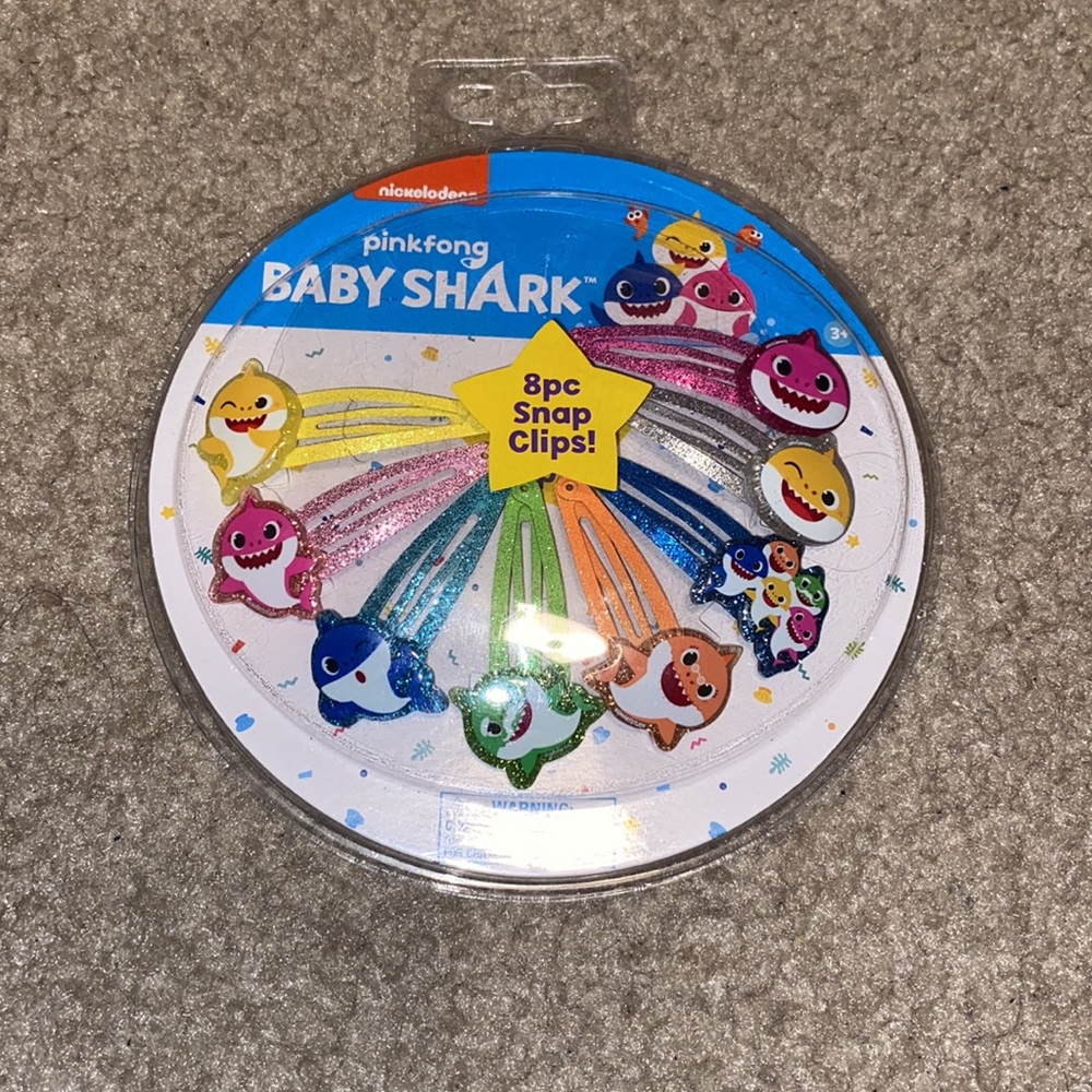 8 Baby Shark Snap Hair Clips - Picture 4 of 4